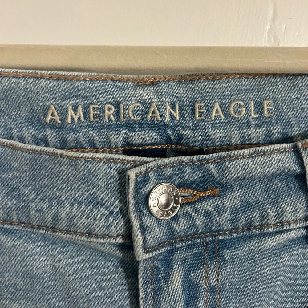 American Eagle Outfitters Light Blue Straight Leg Jeans - Picture 3 of 9